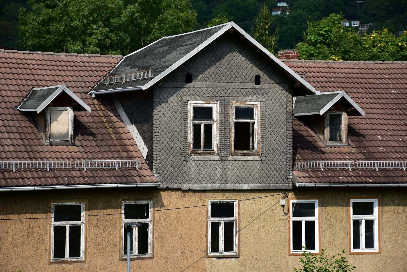 Woning met dakkapellen in een rood pannendak